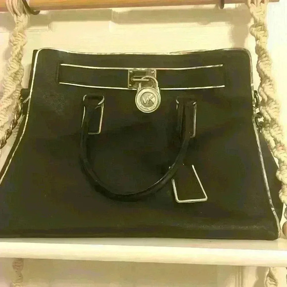 Michael Kors Handbags - Michael Kors Black Hamilton Large Saffiano Leather Shoulder Bag Crossbody
